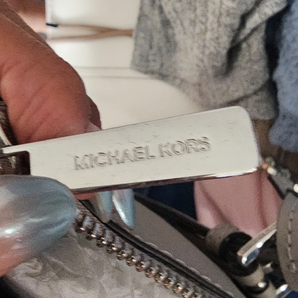 MICHAEL KORS JET SET TOTE IN GRAY - Picture 8 of 12